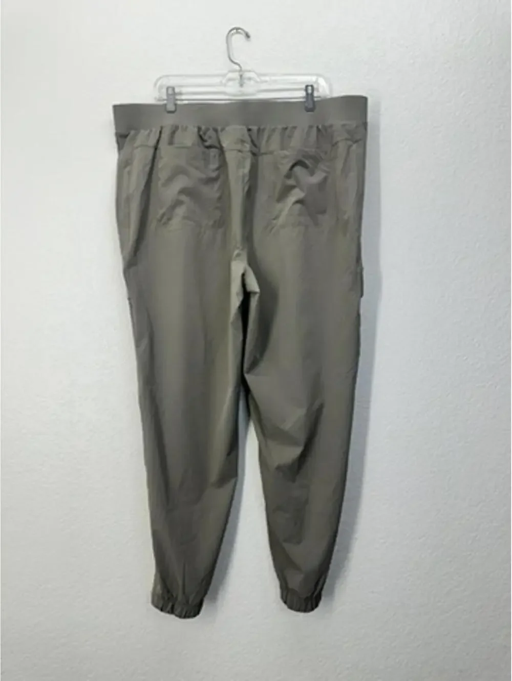 Avia Womens's Moisture Wickening  Cargo Pants LARGE NWT - Picture 2 of 5